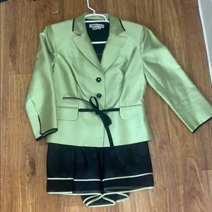 Skirt suit set
